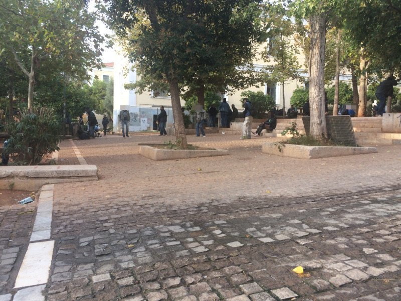Ναρκομανείς κάνουν χρήση στο παρκάκι δίπλα στη Νομική Αθηνών