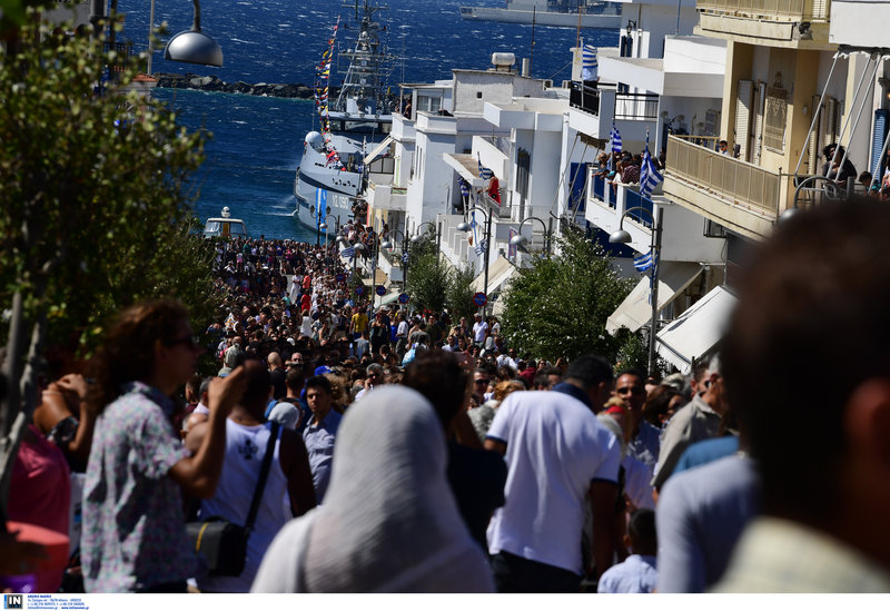 Χιλιάδες κόσμου βρέθηκαν στο νησί των Κυκλάδων